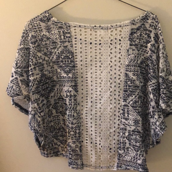 Preloved crop top. - Picture 3 of 3